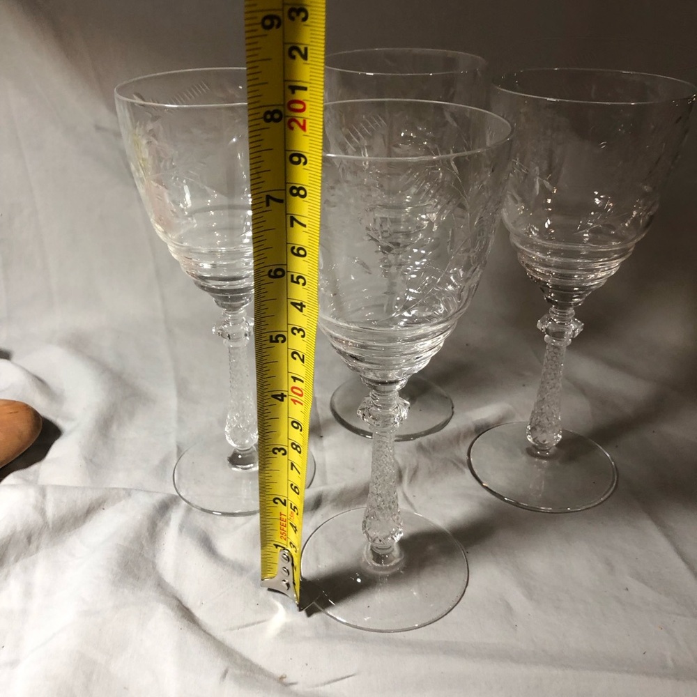 Elegant Clear Wine Libbey Glass Set of 4 - Picture 5 of 8